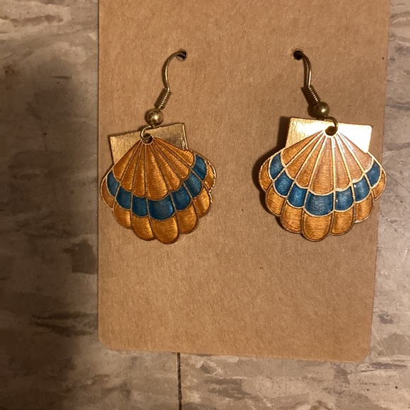 Shell Dangle Earrings - Picture 2 of 4
